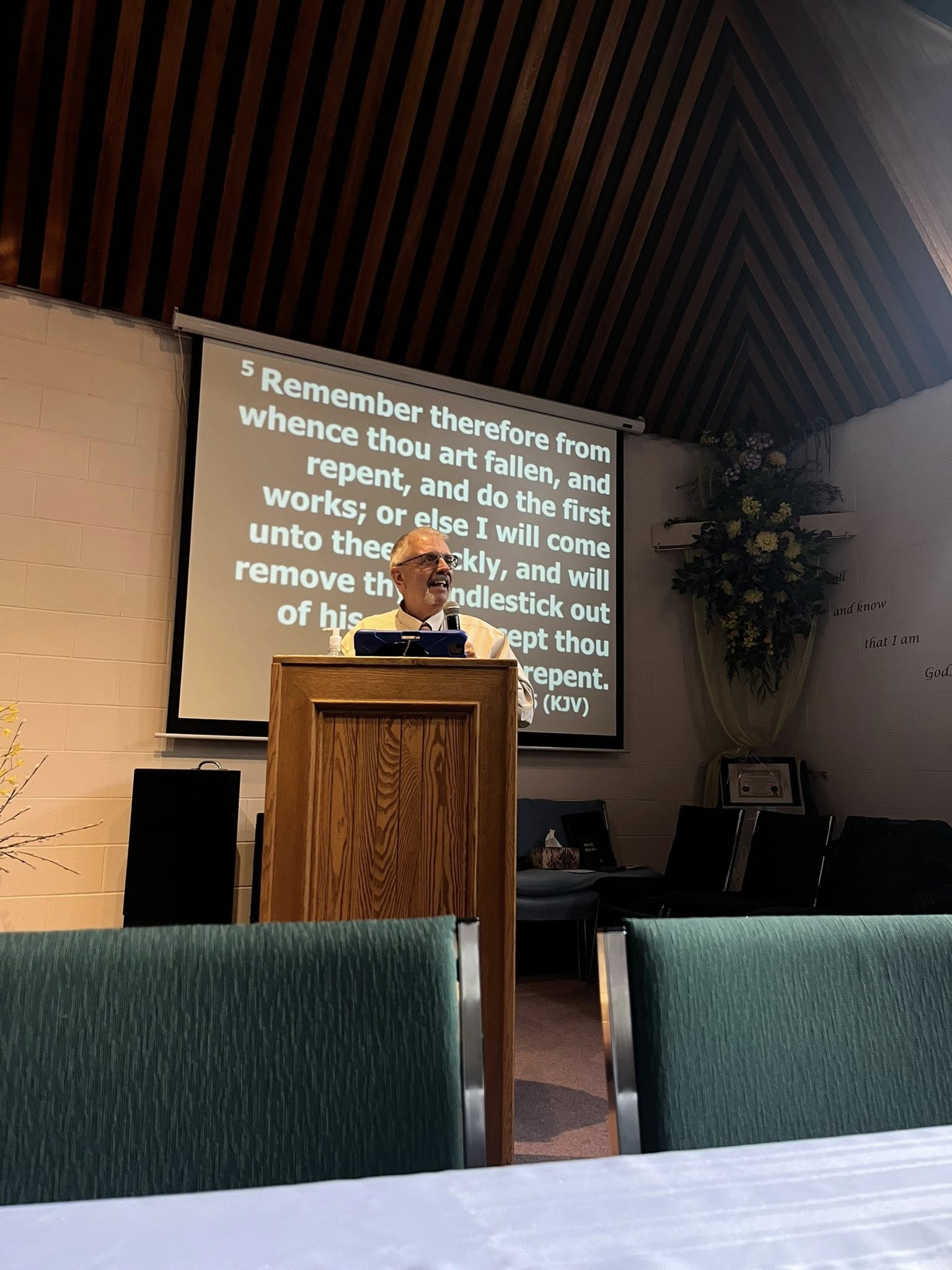 Open Bible study at the Kingdom Hall